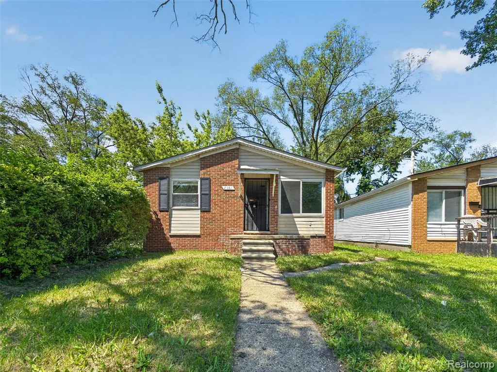 7161 Varjo — front exterior