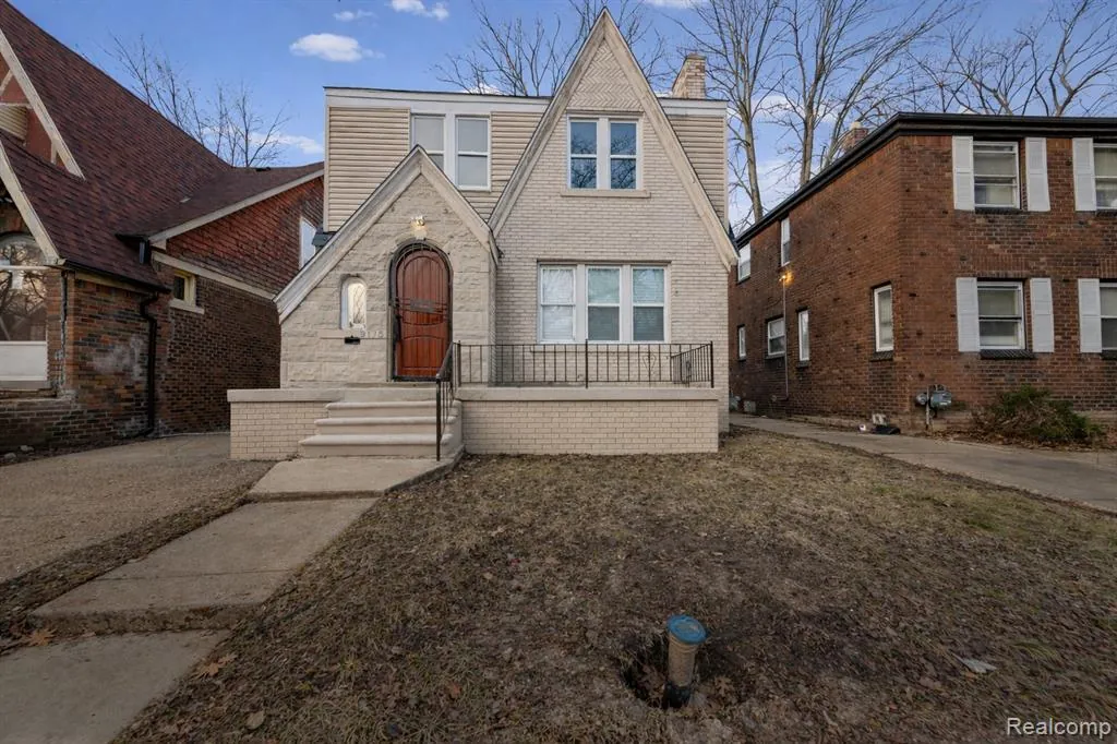 9175 Devonshire — front exterior