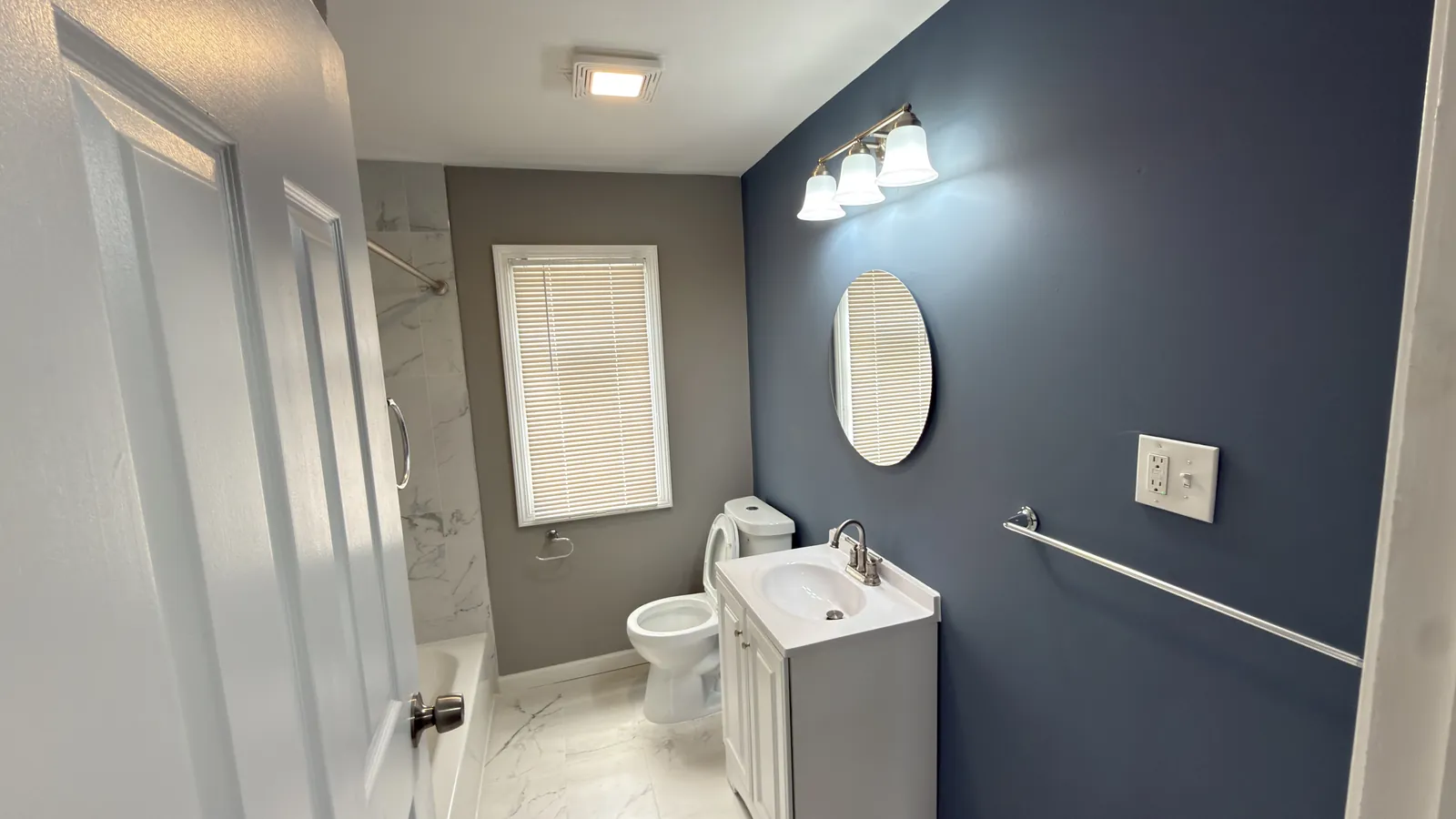 9817 Somerset — bathroom
