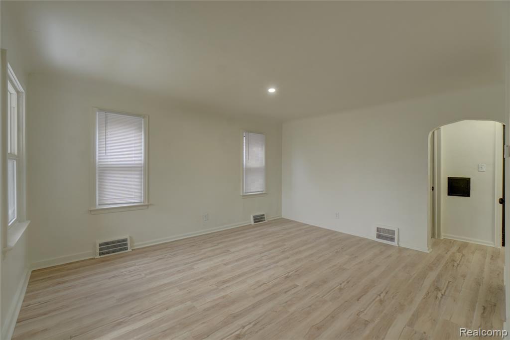 17388 Teppert — living area