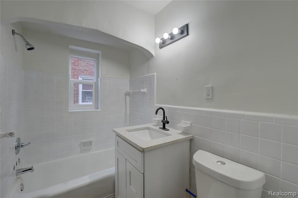 17388 Teppert — bathroom