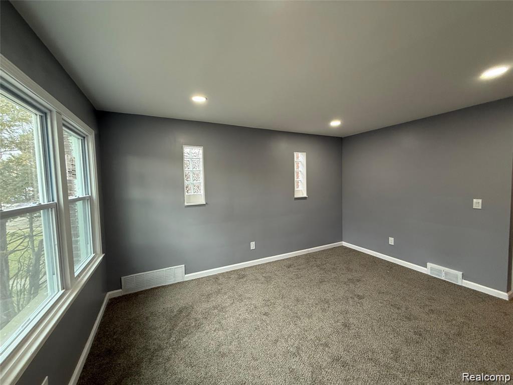 17694 Teppert — carpeted finished room