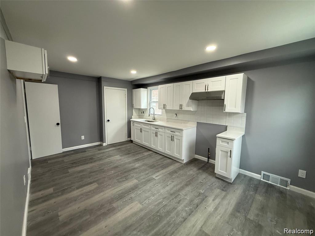 17694 Teppert — finished white kitchen