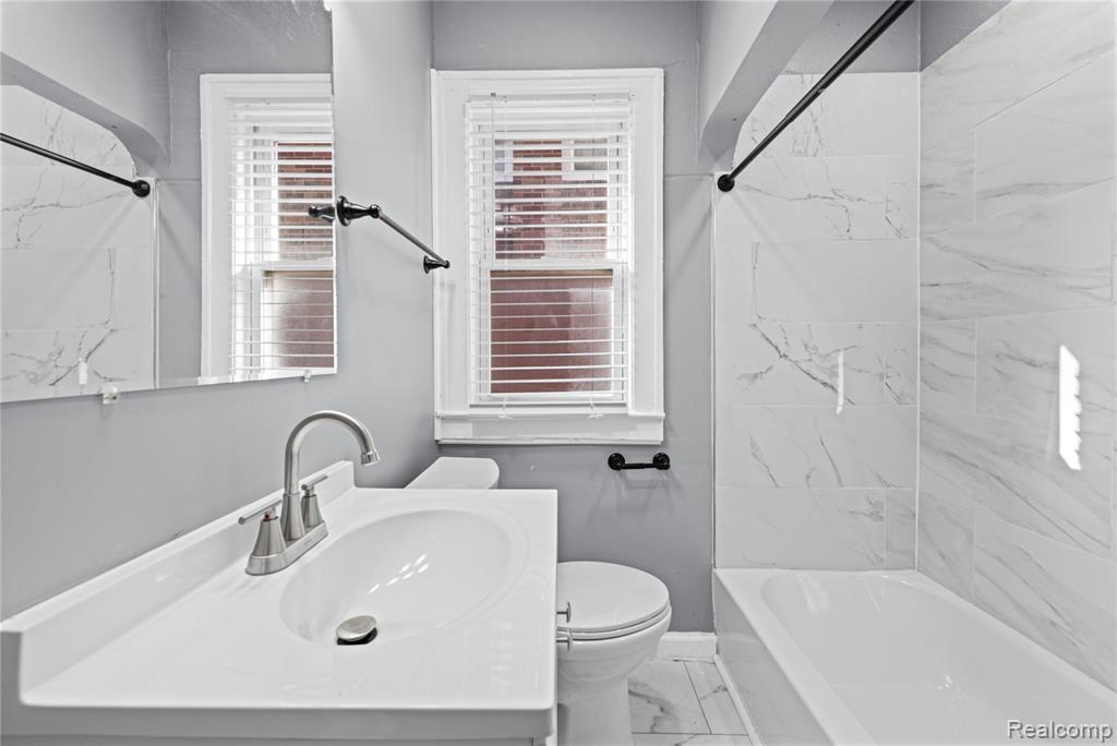 19210 Conley — bathroom