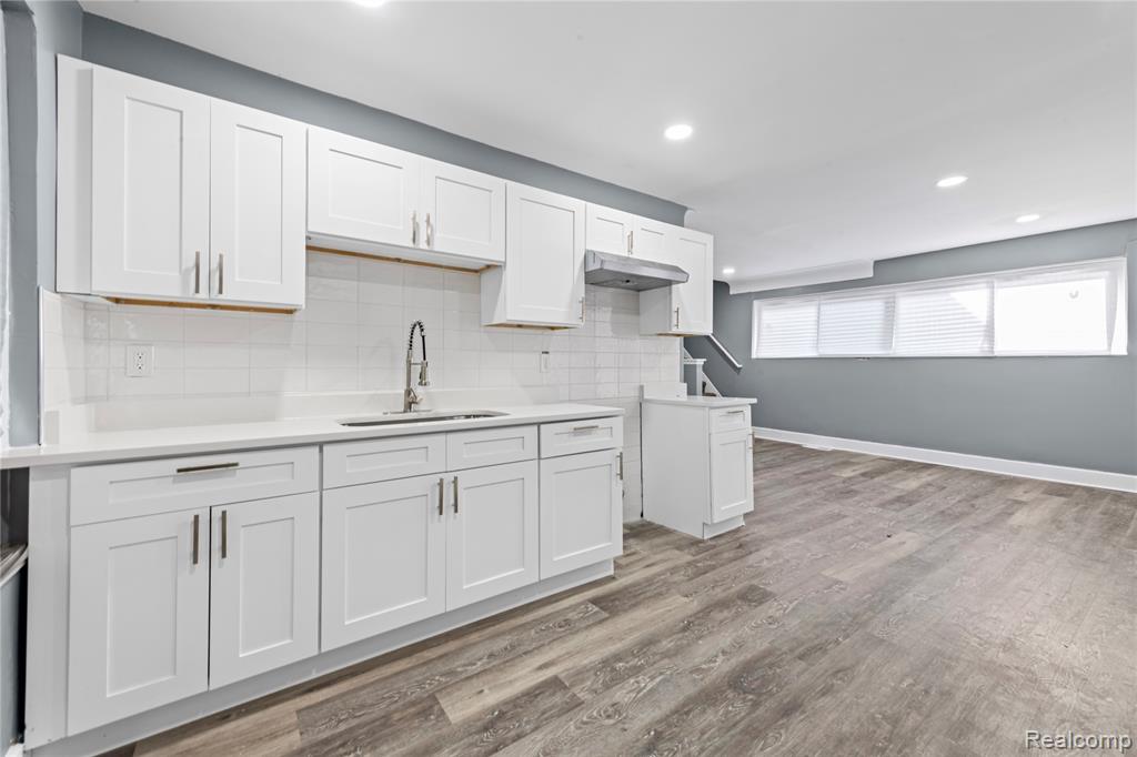 5045 Balfour — finished white kitchen