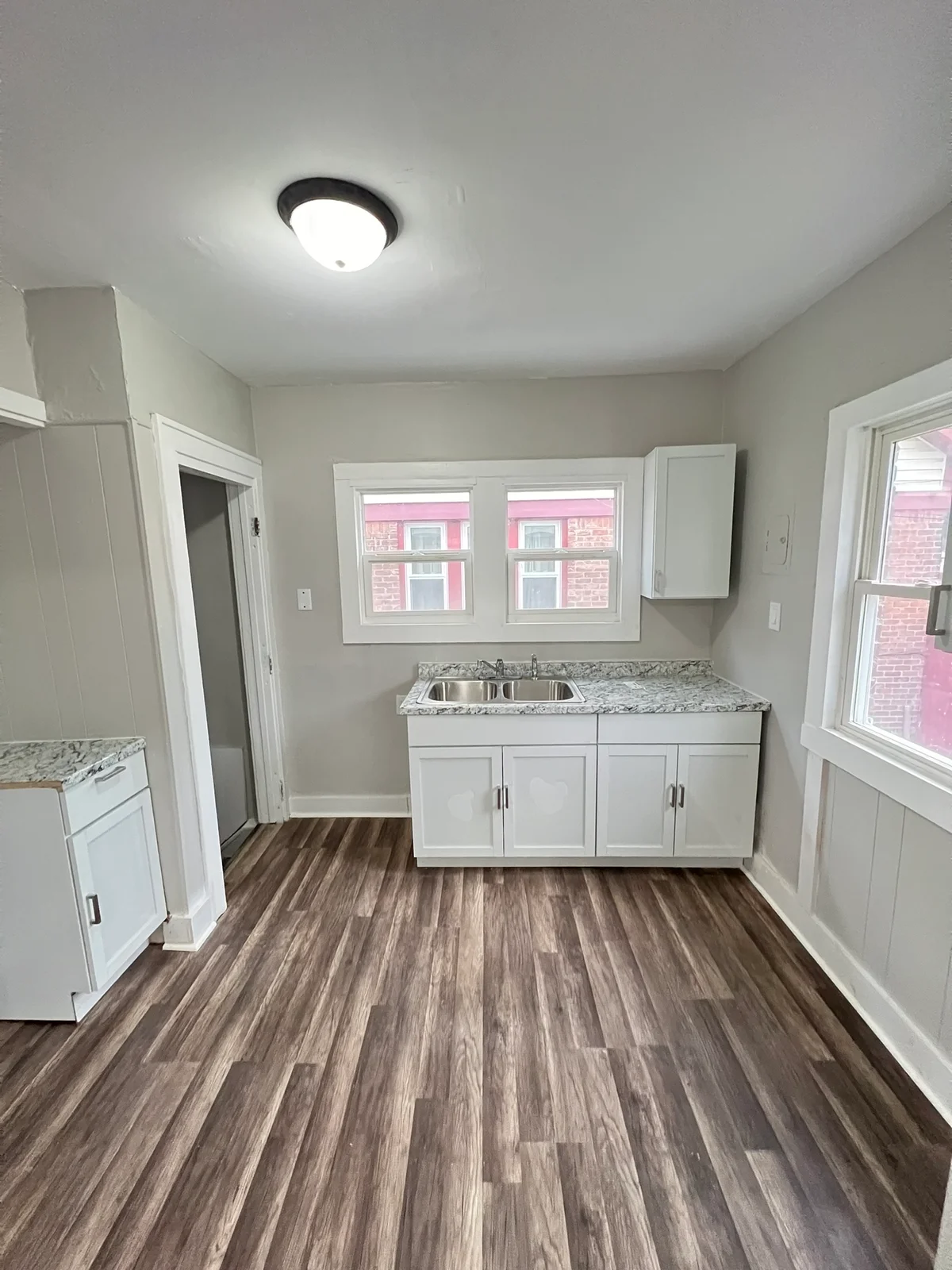 19241 Moenart — kitchen